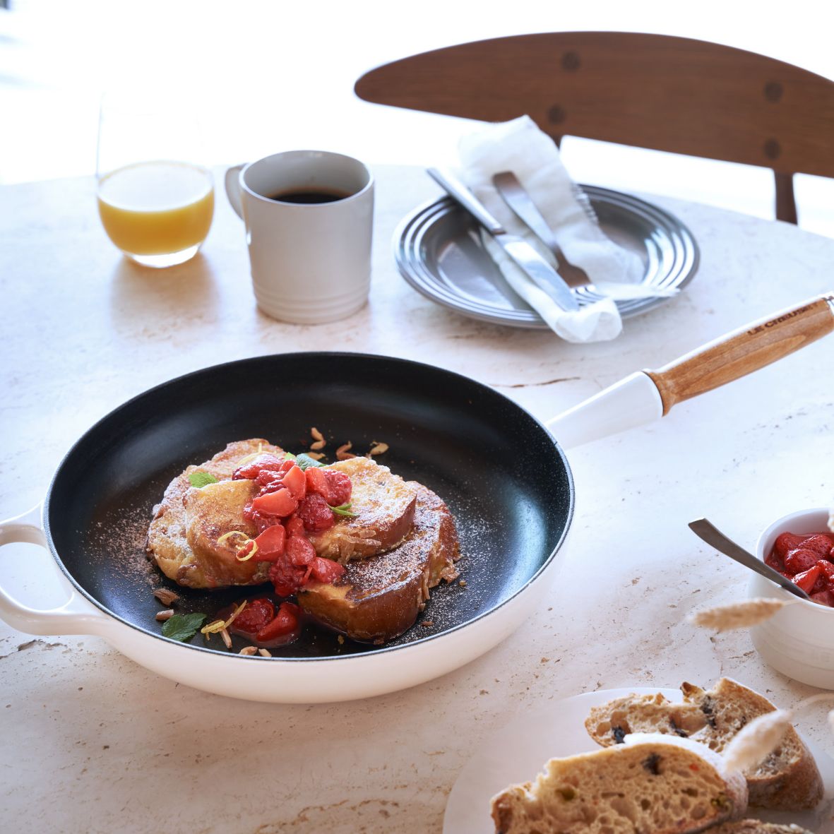 Le Creuset-Le Creuset Signature Cast Iron 28cm Frying Pan Meringue